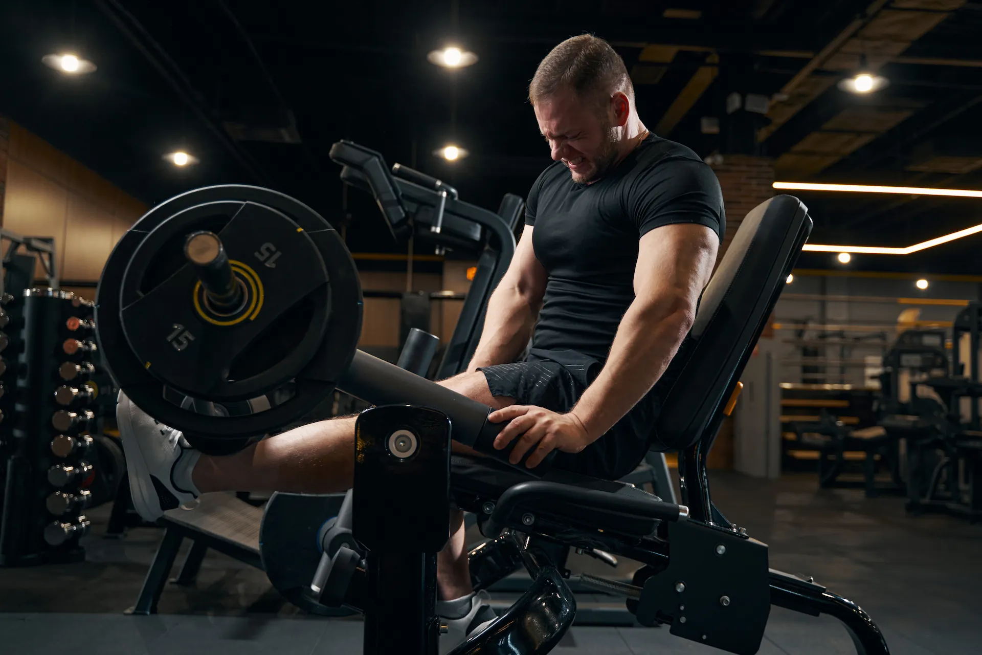 Sportista koristi whey protein za oporavak mišića uz GRYN